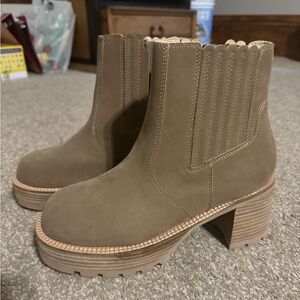 Oasis Society size 8 tan boots